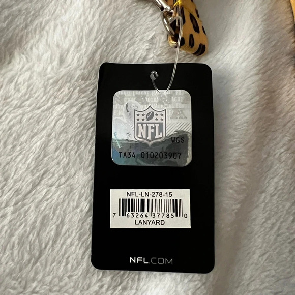 NWT Atlanta Falcons Leopard Print Badge Holder/ Lanyard Keychain - Picture 2 of 4